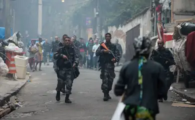 Rio de Janeiro - Operação policial após ataques às bases das Unidades de Polícia Pacificadora (UPP) nas comunidades do Cantagalo e Pavão-Pavãozinho, em Copacabana. (Fernando Frazão/Agência Brasil)