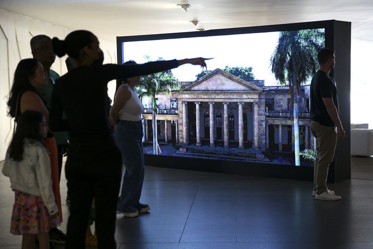 Exposição “Brasil 200 anos: percursos da diplomacia brasileira”, no Palácio Itamaraty.