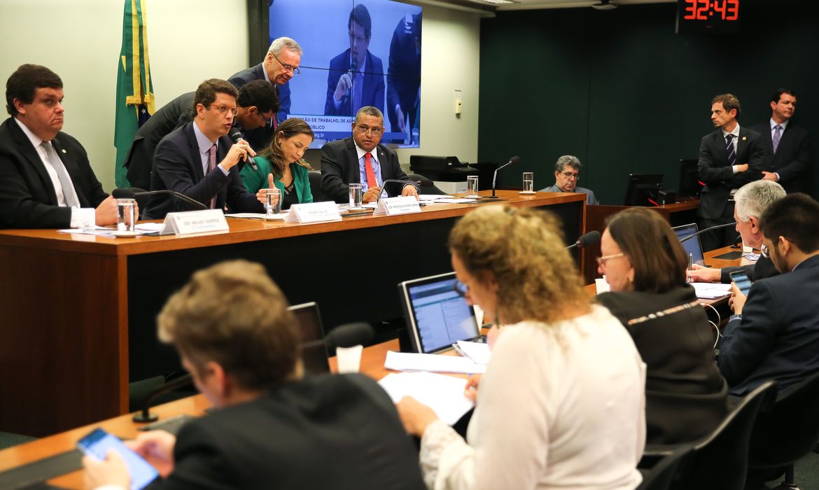 O ministro do Meio Ambiente, Ricardo Salles, participa de audiência pública, sobre o vazamento de petróleo em praias do Nordeste