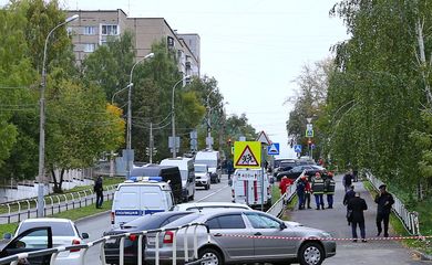 Polícia e serviços de emergência em escola em Izhevsk
