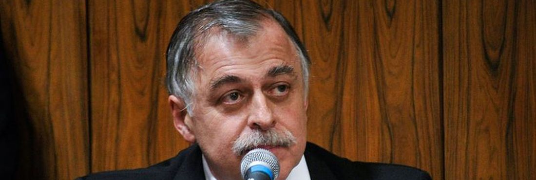 Ex-diretor da Petrobras, Paulo Roberto Costa fica em silêncio em depoimento na CPMI