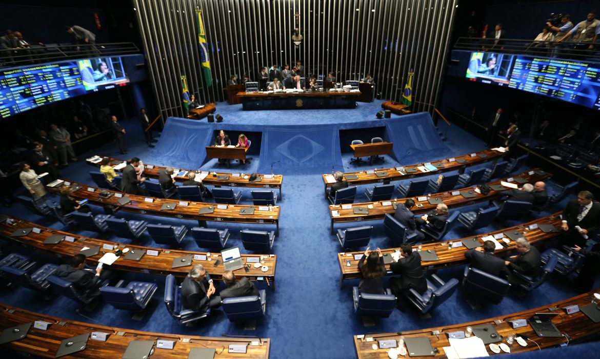 Brasília - Senadores discutem a PEC 31/2016, que prorroga a Desvinculação de Receitas da União (DRU) e cria mecanismo semelhante para estados, Distrito Federal e municípios (Fabio Rodrigues Pozzebom/Agência Brasil)