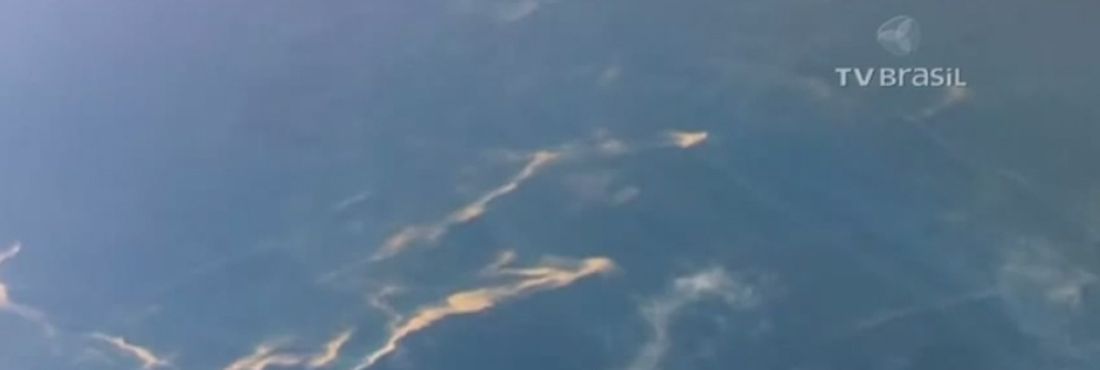 Duas manchas de combustível de 10 e 15 km foram encontrados no oceano vietnamita