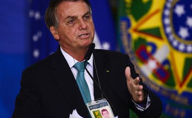 O presidente Jair Bolsonaro participa da cerimônia de anúncio de contratos de patrocínio da Caixa e das Loterias Caixa com as confederações brasileiras de Atletismo, de Ginástica e de Skate e com o Comitê Paralímpico Brasileiro.