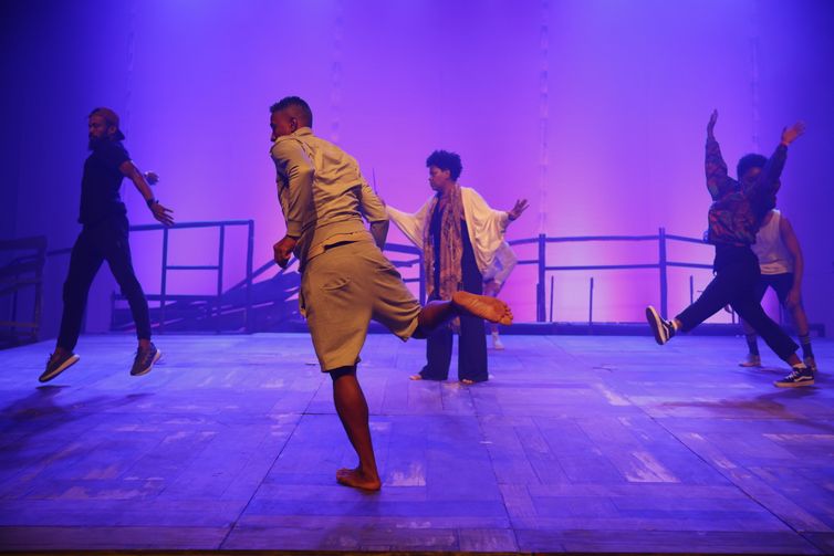 Fernando Frazão/Agência Brasil Rio de Janeiro (RJ), 15/05/2025 – O musical Torto Arado, no Teatro Riachuelo. Foto: Fernando Frazão/Agência Brasil