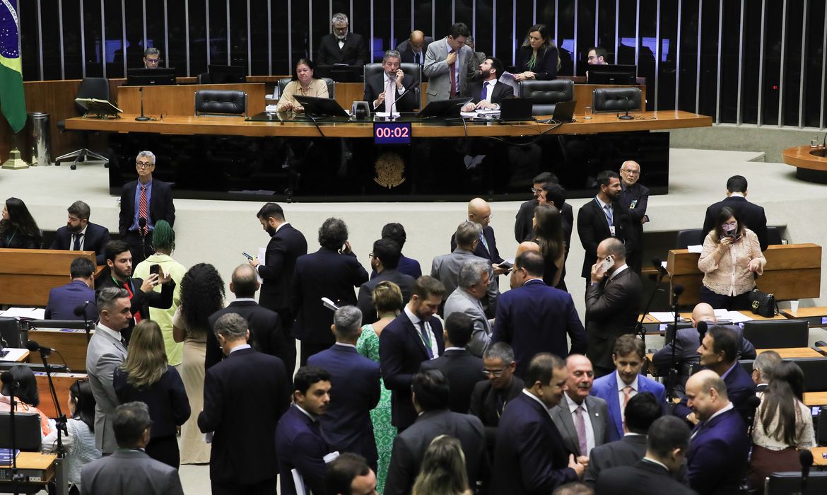 Brasília (DF) 19/11/2024  Sessão da Câmara dos Deputados que discutiu o projeto de lei complementar trata da proposição e execução de emendas parlamentares na lei orçamentária anual. Foto Lula Marques/ Agência Brasil