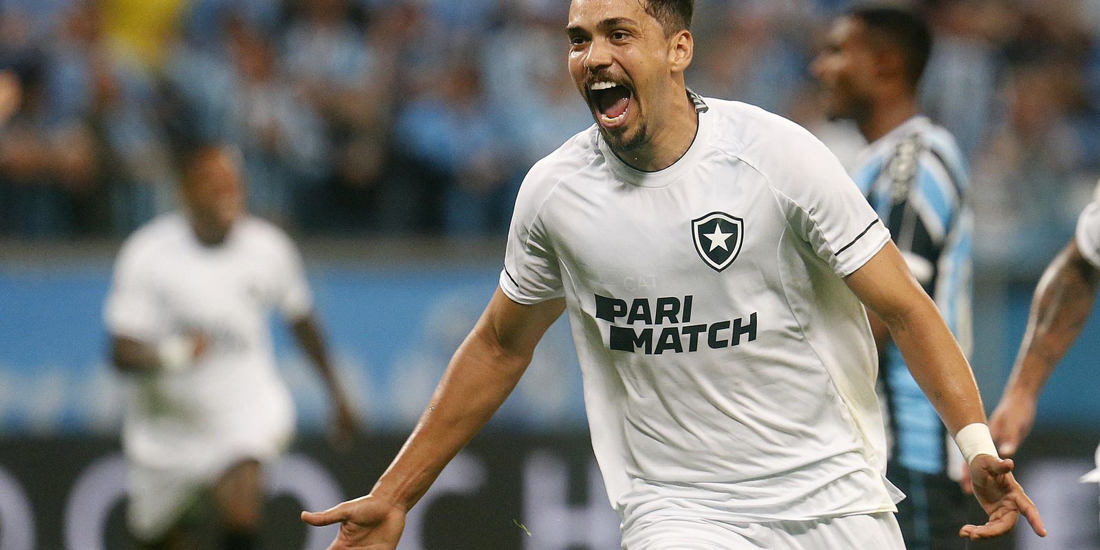 Brasileiro: Botafogo suporta pressão, bate Grêmio e segue soberano 3 Brasileiro: Botafogo suporta pressão, bate Grêmio e segue soberano