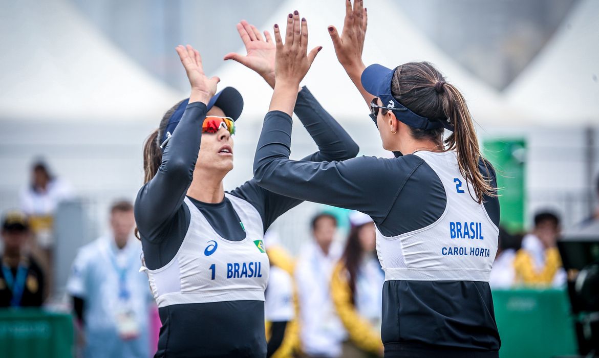 Competição de vôlei de praia nos Jogos Pan-Americanos Lima 2019, no Peru. Ângela Lavalle e Carolina Horta (BRA) x Melanie Valenciana e Mannika Charles (VGB)