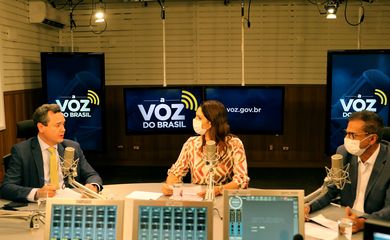 O presidente do Banco do Brasil, Fausto de Andrade Ribeiro, é entrevistado no programa A Voz do Brasil