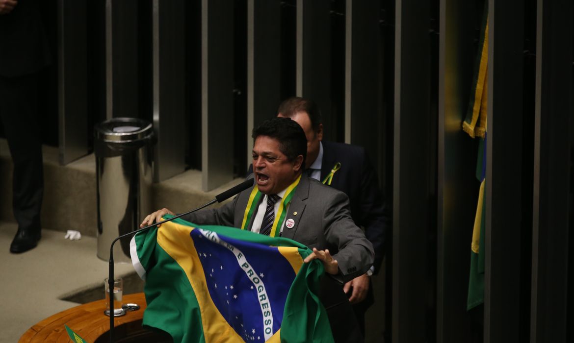 Brasília - Deputado João Rodrigues (PSD/SC) fala durante discussão do processo de impeachment da presidenta Dilma Rousseff, no plenário da Câmara (Fabio Rodrigues Pozzebom/Agência Brasil)