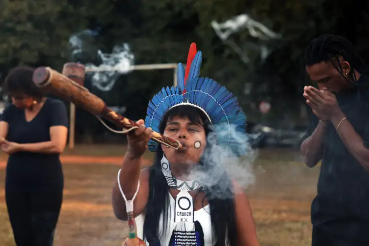 Brasília (DF), 06.07.2024 - Pessoas e indígenas participam da abertura do Festival Marco Zero. Foto: Valter Campanato/Agência Brasil