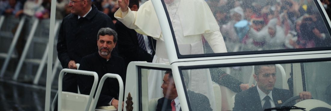 Aparecida (SP) – O papa Francisco faz mais um desfile no papamóvel e se despede dos fiéis