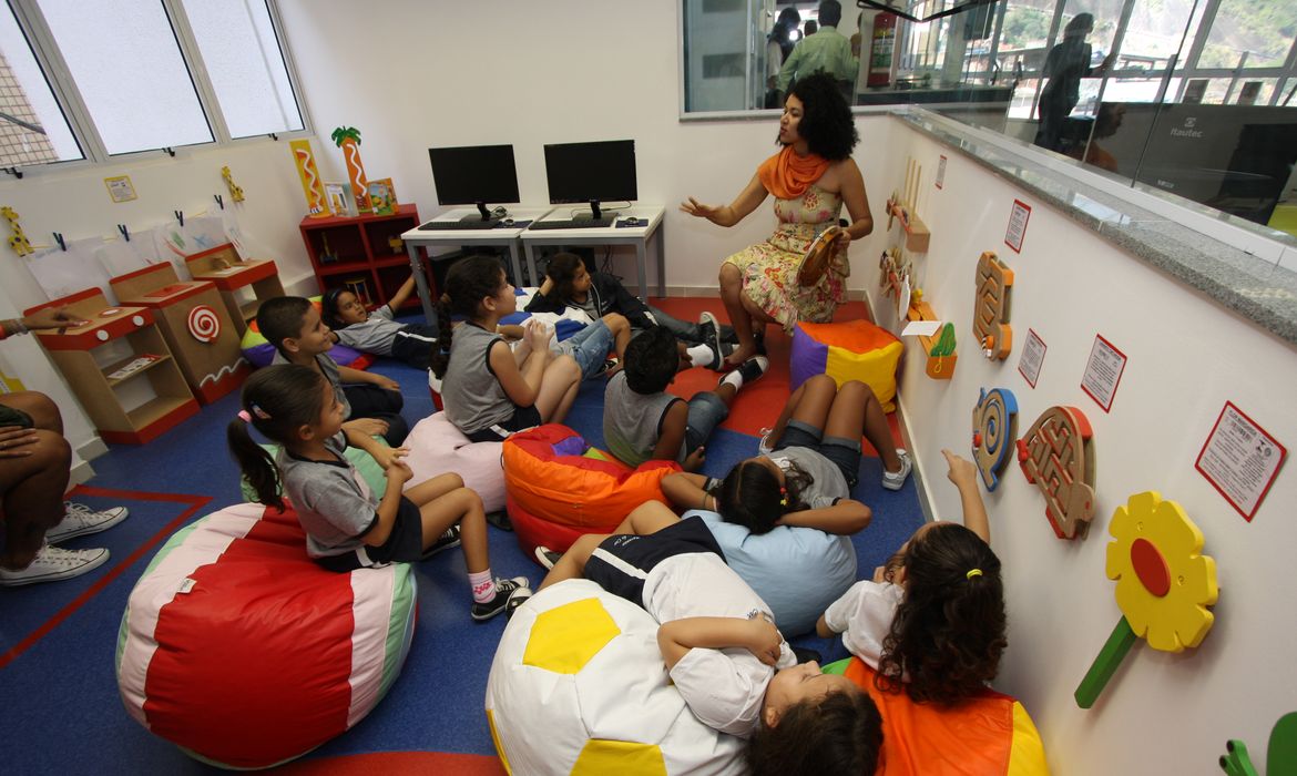 A Biblioteca-Parque da Rocinha é conhecida também pelos moradores como C4, que significa Centro de Convivência, Comunicação e Cultura. O local é também um espaço de leitura para as crianças