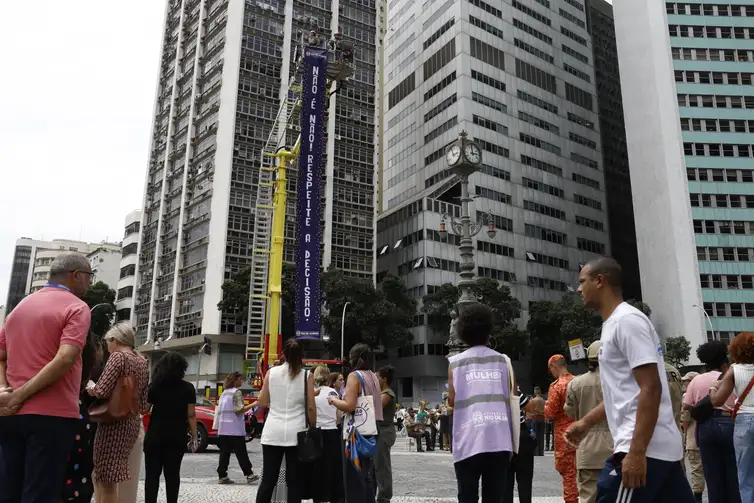 Rio de Janeiro (RJ), 11/02/2026 – A campanha “Não é Não! Respeite a decisão” realiza ação no Largo da Carioca para reforçar o combate ao assédio e à importunação sexual no Carnaval. Foto: Fernando Frazão/Agência Brasil