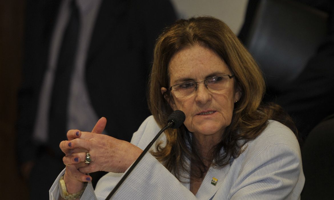 Graça Foster é ouvida durante a Comissão Parlamentar Mista de Inquérito que investiga irregularidades na gestão da Petrobras (José Cruz/Agência Brasil)