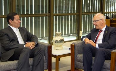 O presidente em Exercício, Hamilton Mourão, recebe o embaixador da Alemanha no Brasil, Georg Witschel
