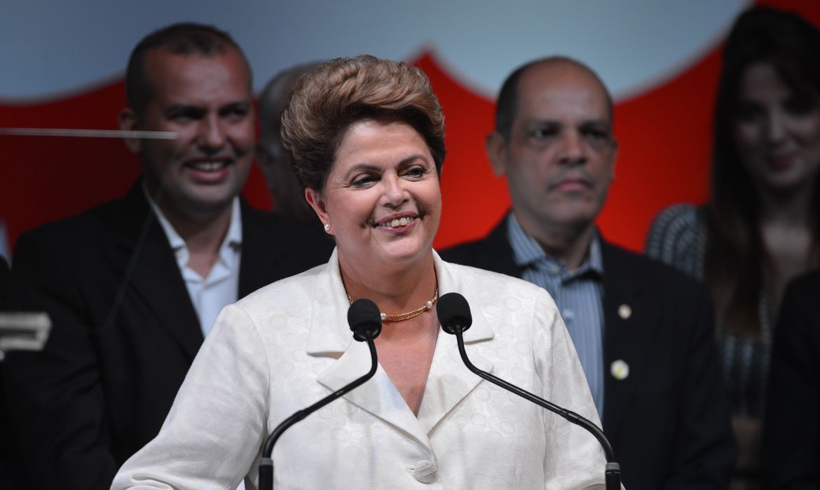 Presidente reeleita Dilma Roussef faz pronunciamento durante evento em hotel em Brasilia  (Fabio Rodrigues Pozzebom /Agência Brasil)