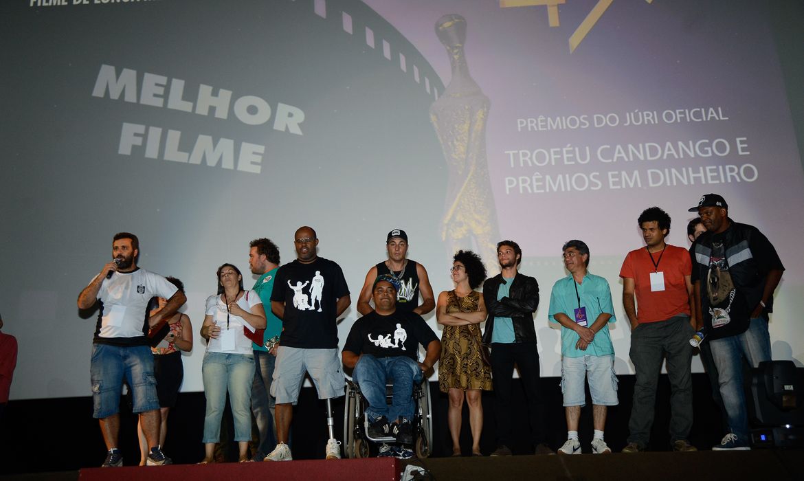 Brasília - Premiacao do Fesival de Cinema, melhor longa Juri oficial, Branco sai, preto fica, de Adirley Queiros (Fabio Rodrigues Pozzebom /Agência Brasil)