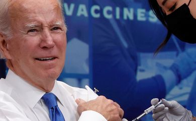 U.S. President Biden delivers remarks and receives an updated booster shot against the coronavirus disease (COVID-19) at the White House in Washington