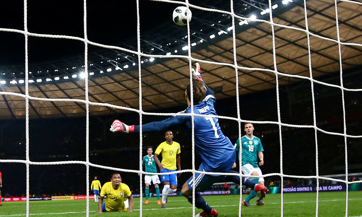 Gabriel Jesus carimbou o gol aos 37 minutos do 1º tempo, diante de 72 mil torcedores no Estádio Olímpico de Berlim