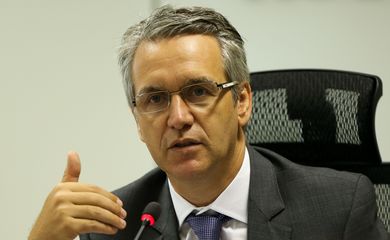 Brasília - O subsecretário de Fiscalização da Receita Federal, Iágaro Jung Martins, anuncia o plano de ações da fiscalização da Receita para 2018  (Marcelo Camargo/Agência Brasil)