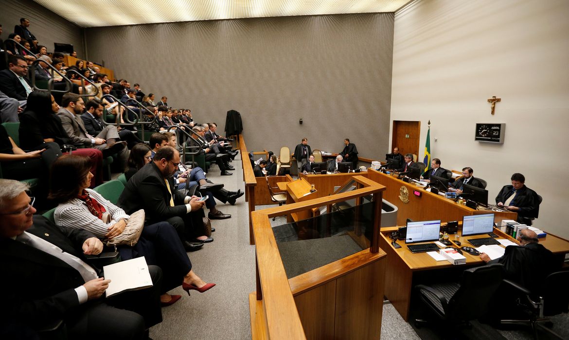 Superior Tribunal de Justiçal durante sessão para julgar o apelo do ex-presidente Luiz Inácio Lula da Silva, em Brasília.