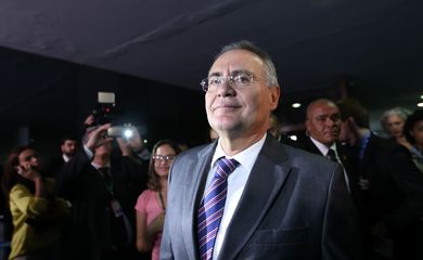 Brasília - Presidente do Senado, Renan Calheiros, fala à imprensa  (Fabio Rodrigues Pozzebom/Agência Brasil)