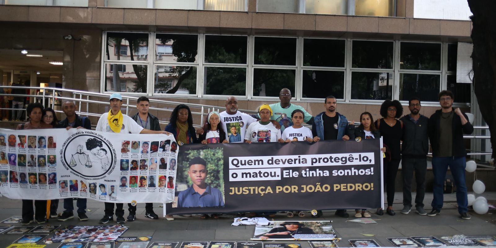 Policiais acusados da morte do menino João Pedro vão a júri popular Policiais acusados da morte do menino João Pedro vão a júri popular