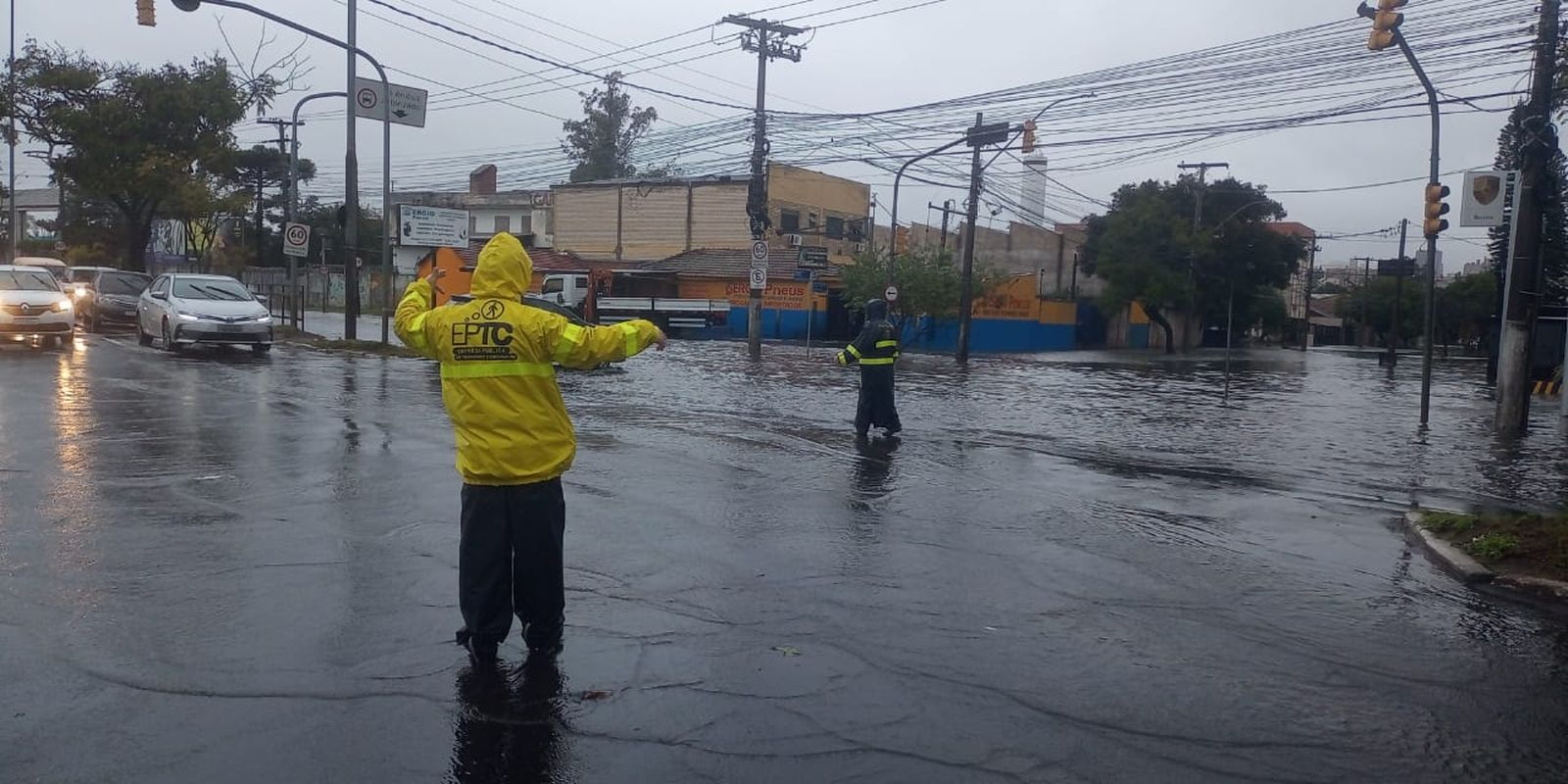 Com ruas e casas inundadas, Porto Alegre e Região Metropolitana estão em  alerta diante de mais chuva e nova formação de ciclone