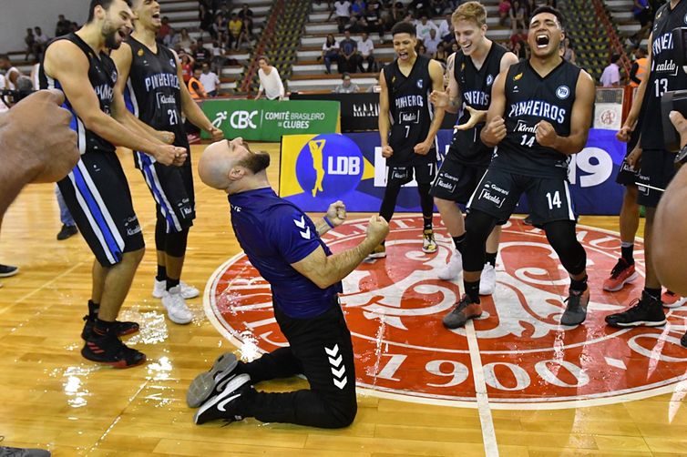 Fotojump/ NBB/Direitos reservados Pinheiros - LDB - basquete