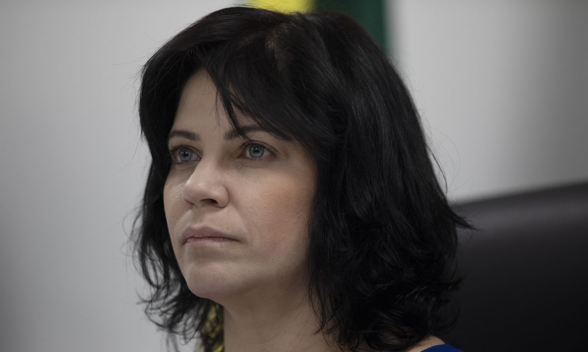 A secretaria executiva, Vânia Vieira, durante entrevista coletiva na sede da CGU
