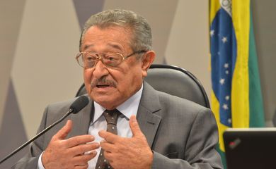 Brasília - O presidente da Comissão de Constituição e Justiça (CCJ) do Senado, José Maranhão, durante reunião na qual os senadores concordaram em adiar para a próxima segunda-feira a votação do parecer contra Delcídio do Amaral (Antonio