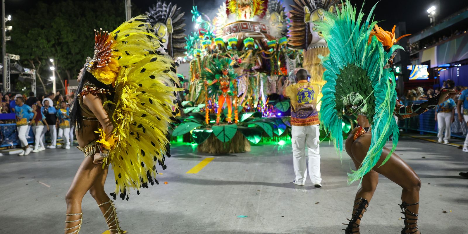 Fecham desfiles no RJ: Tuiuti, Vila Isabel, Grande Rio e Salgueiro