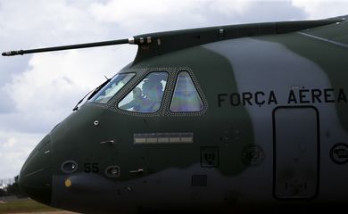 O Governo Federal envia, nesta segunda-feira (7), de Brasília a Varsóvia, na Polônia,uma aeronave KC-390 Millennium da Força Aérea Brasileira para cumprir missão de resgate dos brasileiros que deixaram a Ucrânia