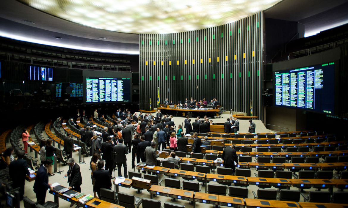 Brasília - O presidente da Câmara dos Deputados, Eduardo Cunha, durante sessão para votar requerimentos (Marcelo Camargo/Agência Brasil)
