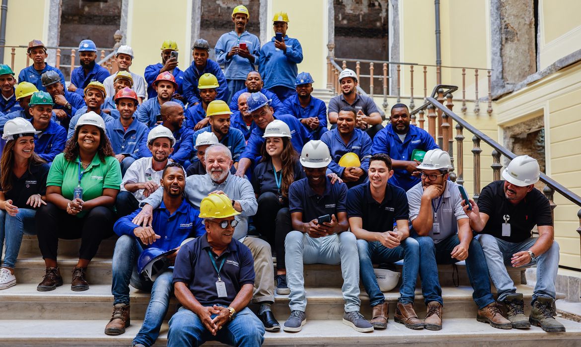 23.03.2023 - Presidente da República, Luiz Inácio Lula da Silva, durante visita guiada às obras de reconstrução do Museu Nacional.  Quinta da Boa Vista, São Cristóvão – Rio de Janeiro - RJ.  Foto: Ricardo Stuckert/PR
