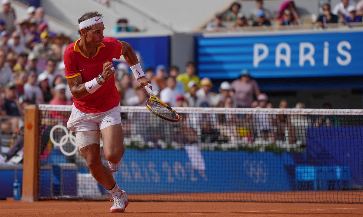 Paris 2024 Olympics - Tennis - Men's Singles First Round - Roland-Garros Stadium, Paris, France - July 28, 2024.
Rafael Nadal of Spain in action during his first round match against Marton Fucsovics of Hungary. REUTERS/Aleksandra Szmigiel