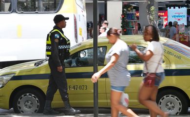 Rio de Janeiro - A prefeitura do Rio inicia hoje (3) o programa Rio+Seguro, que tem a meta de zerar pequenos delitos e organizar o comércio de rua nos bairros do Leme e de Copacabana, na zona sul (Tânia Rêgo/Agência Brasil)