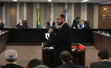 Brasília - Sessão do TCU analisa contas do governo de 2014 (Valter Campanato/Agência Brasil)