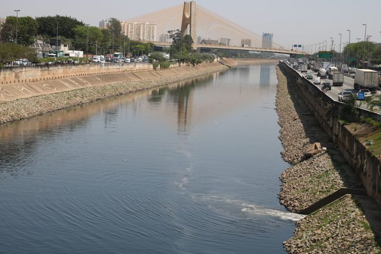 Hoje é celebrado o Dia do Rio Tietê, curso d’agua que atravessa praticamente todo o estado de São Paulo, de leste a oeste. A data, no entanto, não é de comemoração em todo o curso do rio, uma vez que trechos dele estão poluídos.