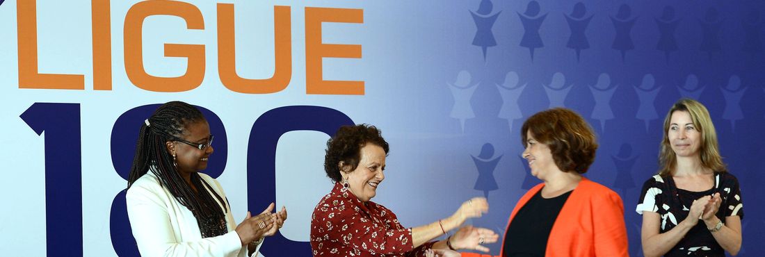 A ministra Nilma Lino Gomes e a secretária Especial da SPM, Eleonora Menicucci divulgam balanço do Ligue 180, na solenidade dos 10 anos de criação da Central de Atendimento à Mulher