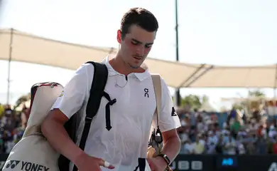 Tennis - Australian Open - Melbourne Park, Melbourne, Australia - January 20, 2026 Brazil's Joao Fonseca looks dejected and walks off the court after losing his first round match against Eliot Spizzirri of the U.S. REUTERS/Edgar Su