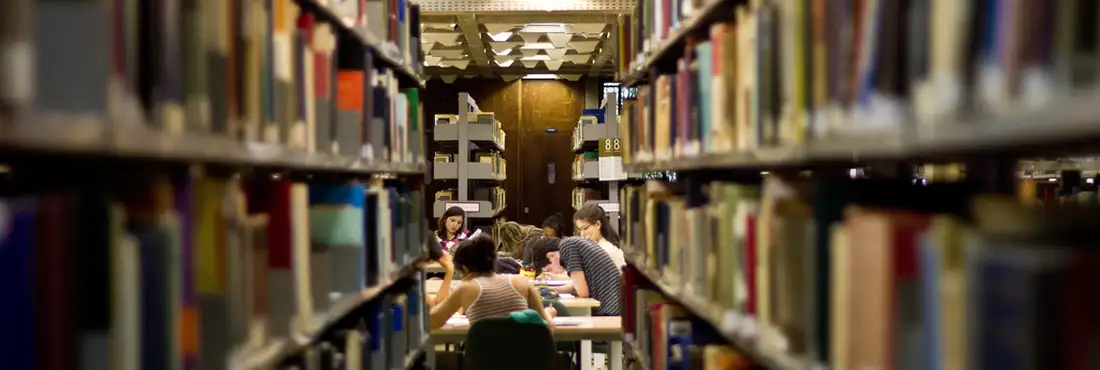 Estudo biblioteca estudante UnB enem Estudantes na biblioteca