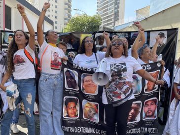 Sāo Paulo (SP) - Cordão da Mentira desfila pedindo punição para crimes policiais nas ruas de Sāo Paulo.
Foto: Sato do Brasil/Cordão da Mentira/Divulgação