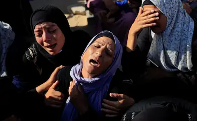 Pessoas em luto reagem durante funeral de palestinos mortos em um ataque israelense durante a noite
29/06/2025
Reuters/Hatem Khaled/Proibida reprodução