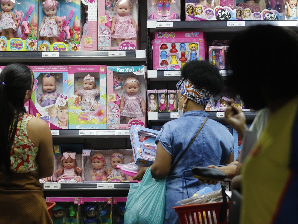 Movimento de vendas de brinquedos para o Dia das Crianças, com | Agência  Brasil