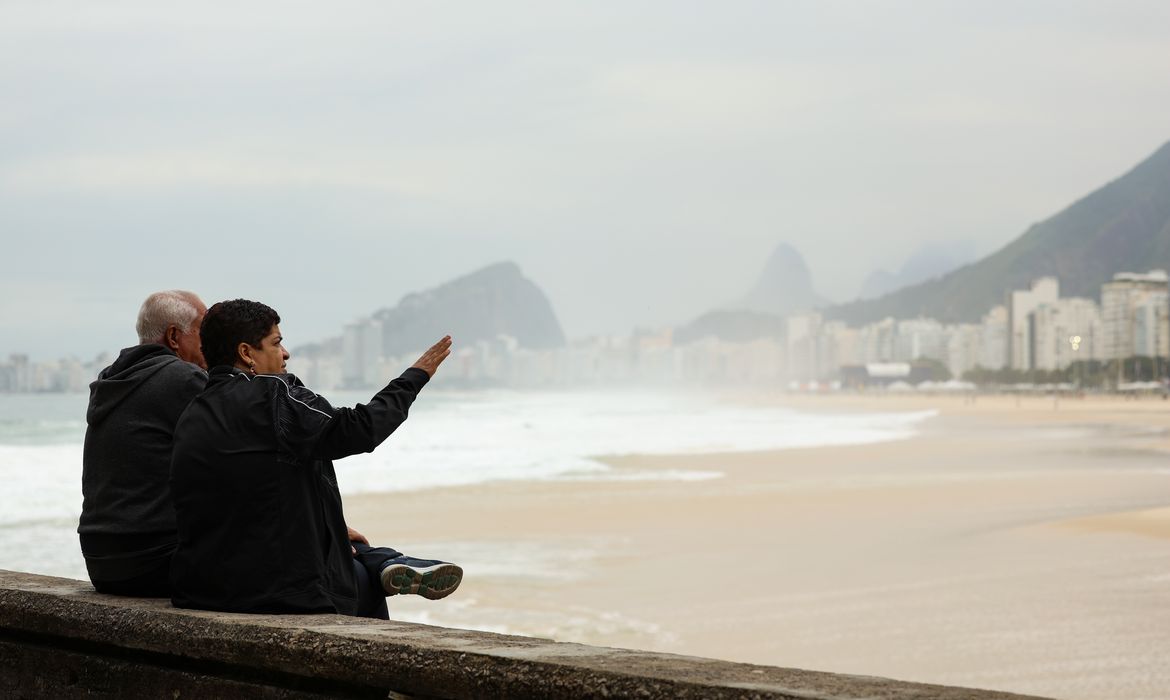 Rio de Janeiro (RJ), 01/07/2024 – Ressaca e frio marcam início da semana no Rio. Foto: Tomaz Silva/Agência Brasil