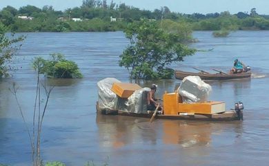 Moradores atingidos pelas cheias no Rio Grande do Sul