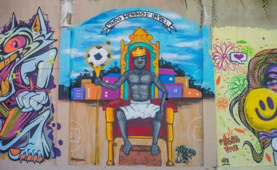 Morro dos Prazeres, em Santa Teresa, recebe novo colorido na segunda etapa do projeto Revitaliza Graffiti.