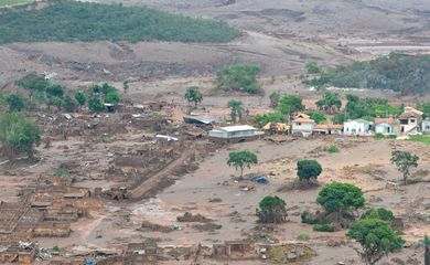 Mariana (MG) - Área afetada pelo rompimento de barragem no distrito de Bento Rodrigues, zona rural de Mariana, em Minas Gerais (Antonio Cruz/Agência Brasil)